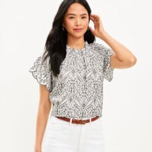 Loft EUC Women's Gray White Embroidered Cap Sleeve Blouse Size M/L Tag Missing